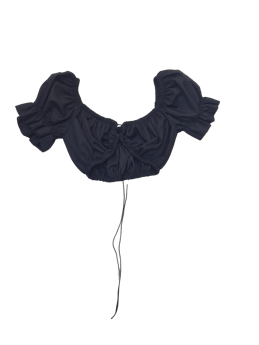 Top negro manga corta con bobos y vuelos, con fruncido en el busto con tiras para ajustar. Busto: 76 cm (sin estirar) Largo: 28 cm 